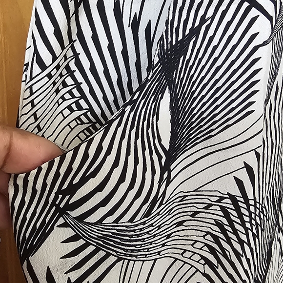 Forever 21 Women's Sleeveless Black & White Abstract Contemporary A-line Dress - Picture 8 of 15